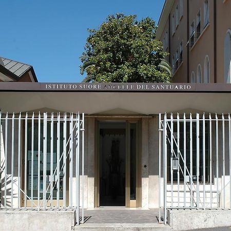 Casa Religiosa Per Ferie Ancelle Del Santuario 호텔 로마 외부 사진