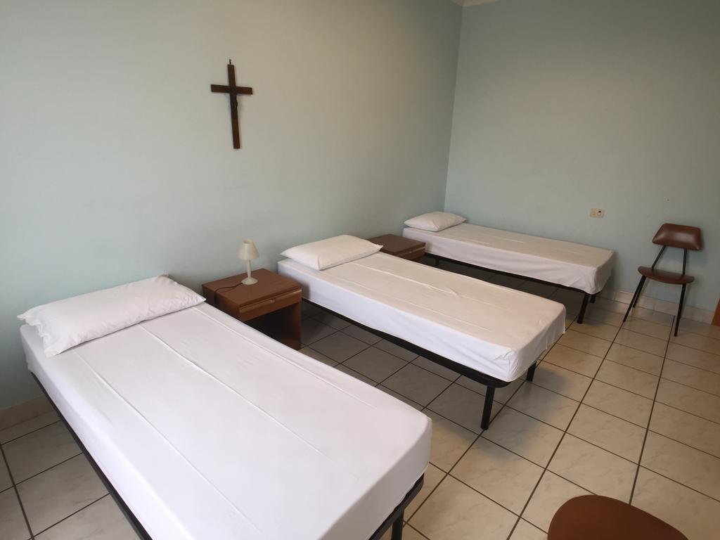 Casa Religiosa Per Ferie Ancelle Del Santuario 호텔 로마 외부 사진