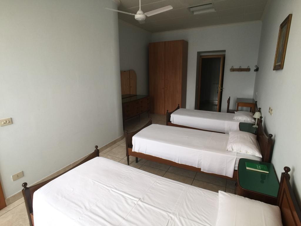 Casa Religiosa Per Ferie Ancelle Del Santuario 호텔 로마 외부 사진