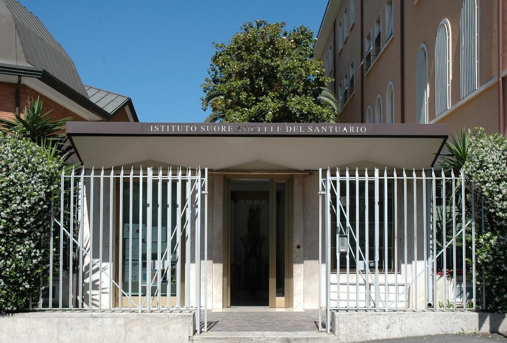 Casa Religiosa Per Ferie Ancelle Del Santuario 호텔 로마 외부 사진