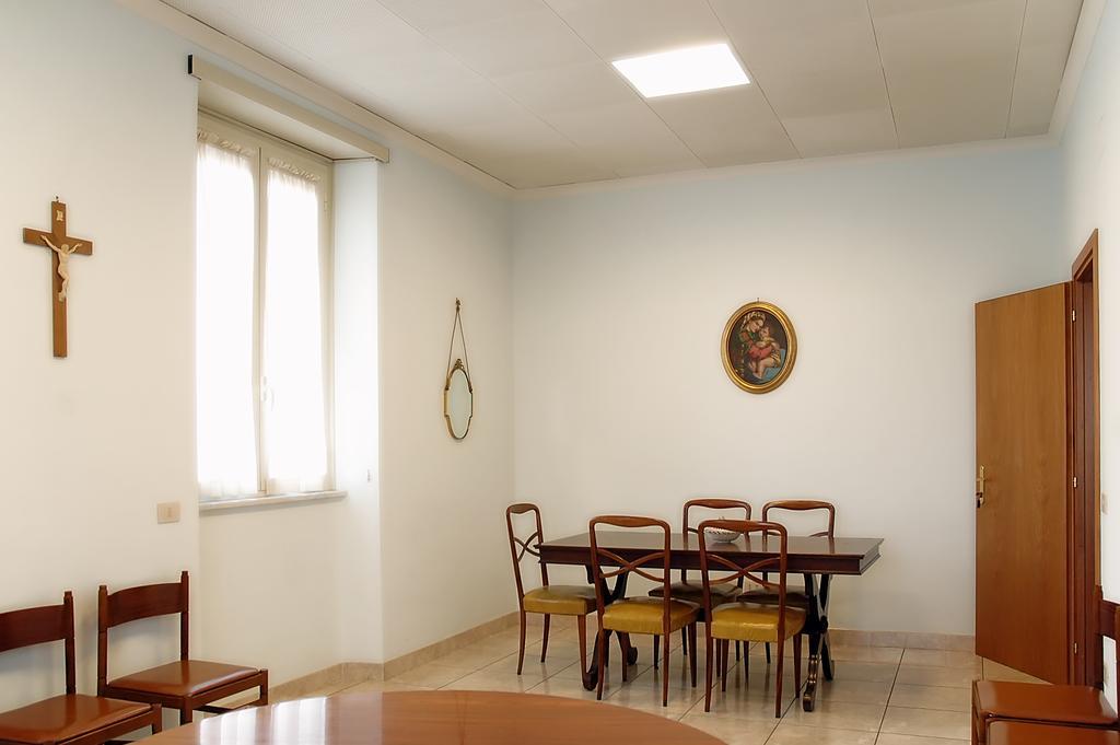 Casa Religiosa Per Ferie Ancelle Del Santuario 호텔 로마 외부 사진