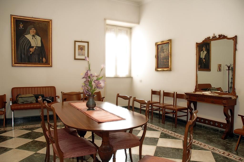 Casa Religiosa Per Ferie Ancelle Del Santuario 호텔 로마 외부 사진