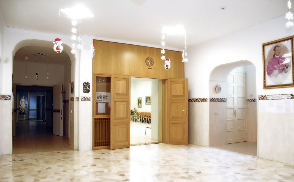 Casa Religiosa Per Ferie Ancelle Del Santuario 호텔 로마 외부 사진