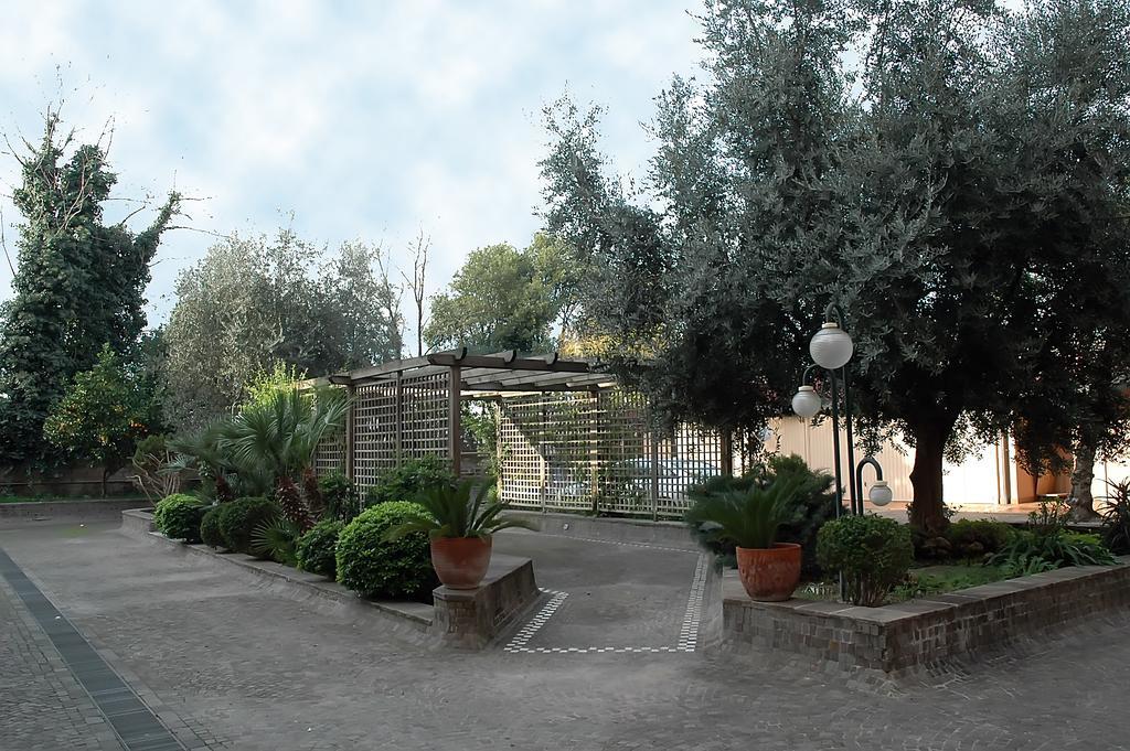 Casa Religiosa Per Ferie Ancelle Del Santuario 호텔 로마 외부 사진