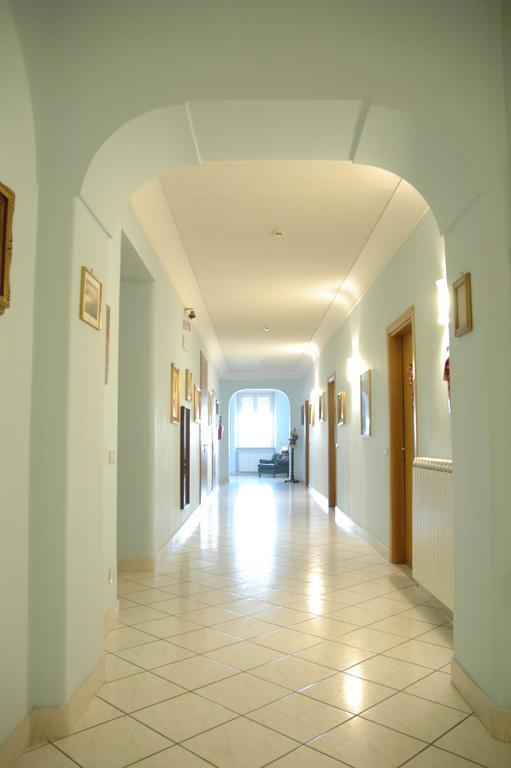 Casa Religiosa Per Ferie Ancelle Del Santuario 호텔 로마 외부 사진